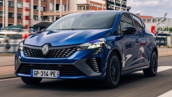 Renault Clio TCe 100 LPG  е една от версиите на този градски автомобил, който винаги е предлагал много богата гама двигатели.
Под предния капак има турбобензинов мотор със 100 к.с. и 170 Нм въртящ момент, а двата резервоара за гориво от 39 литра и 32 литра LPG гарантират съответно пробег от 847 и 560 км . Според декларираното от френската компания разходът на този модел в смесен комбиниран цикъл WLTP е 5.4 - 5.5 л / 100 км с бензин и 7.0 - 7.1 л / 100 км с LPG. 
Цената тръгва от 37 890 лева за ниво на оборудване Еvolution и 41 490 при techno.
 
